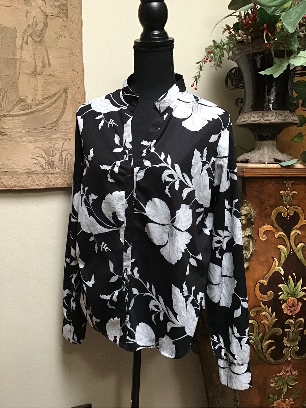 Fashion Nova Black and White Floral Blouse